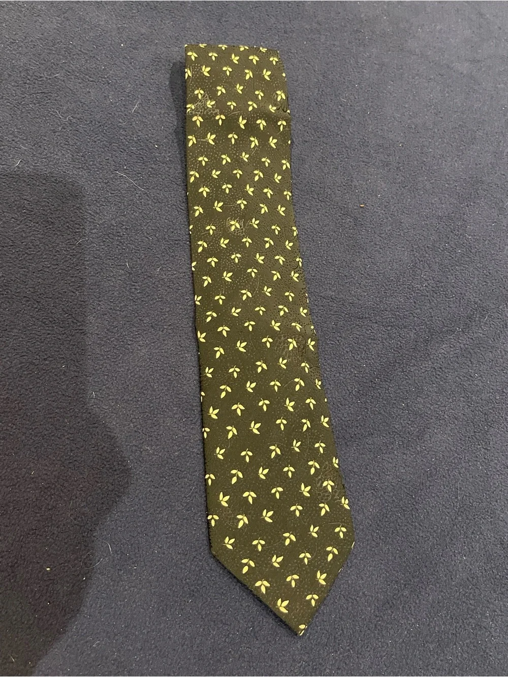 Brioni Black Tie with Gold Leaf Motif - Picture 4 of 5